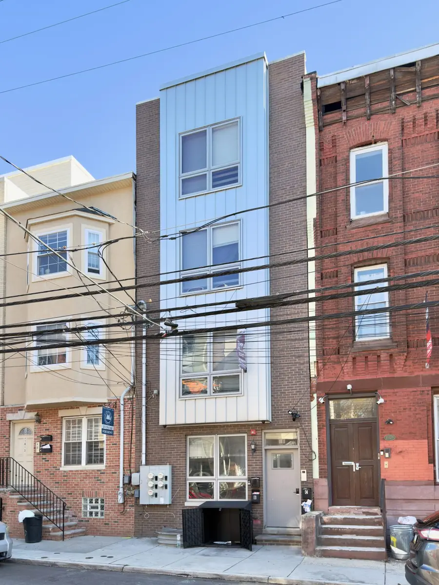 1811 N 17th St — Unit B — 4 bedroom student apartment at 1811 N 17th St near Temple