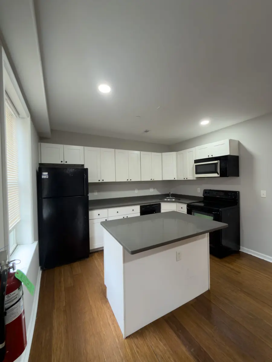 1535 N 15th St — Unit E — 5 bedroom student apartment at 1535 N 15th St near Temple