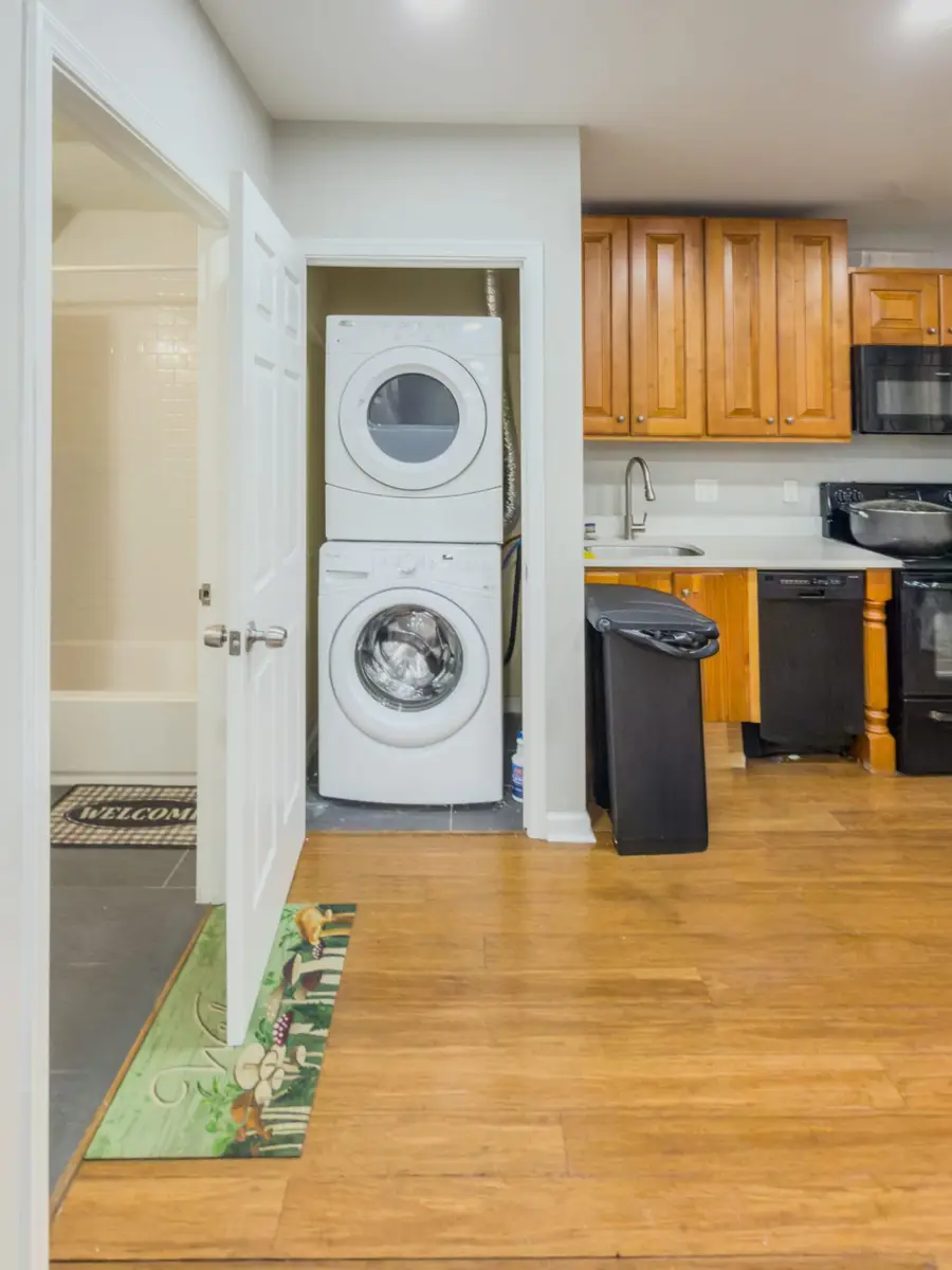1430 N Carlisle St — Unit B — 5 bedroom student apartment at 1430 N Carlisle St near Temple