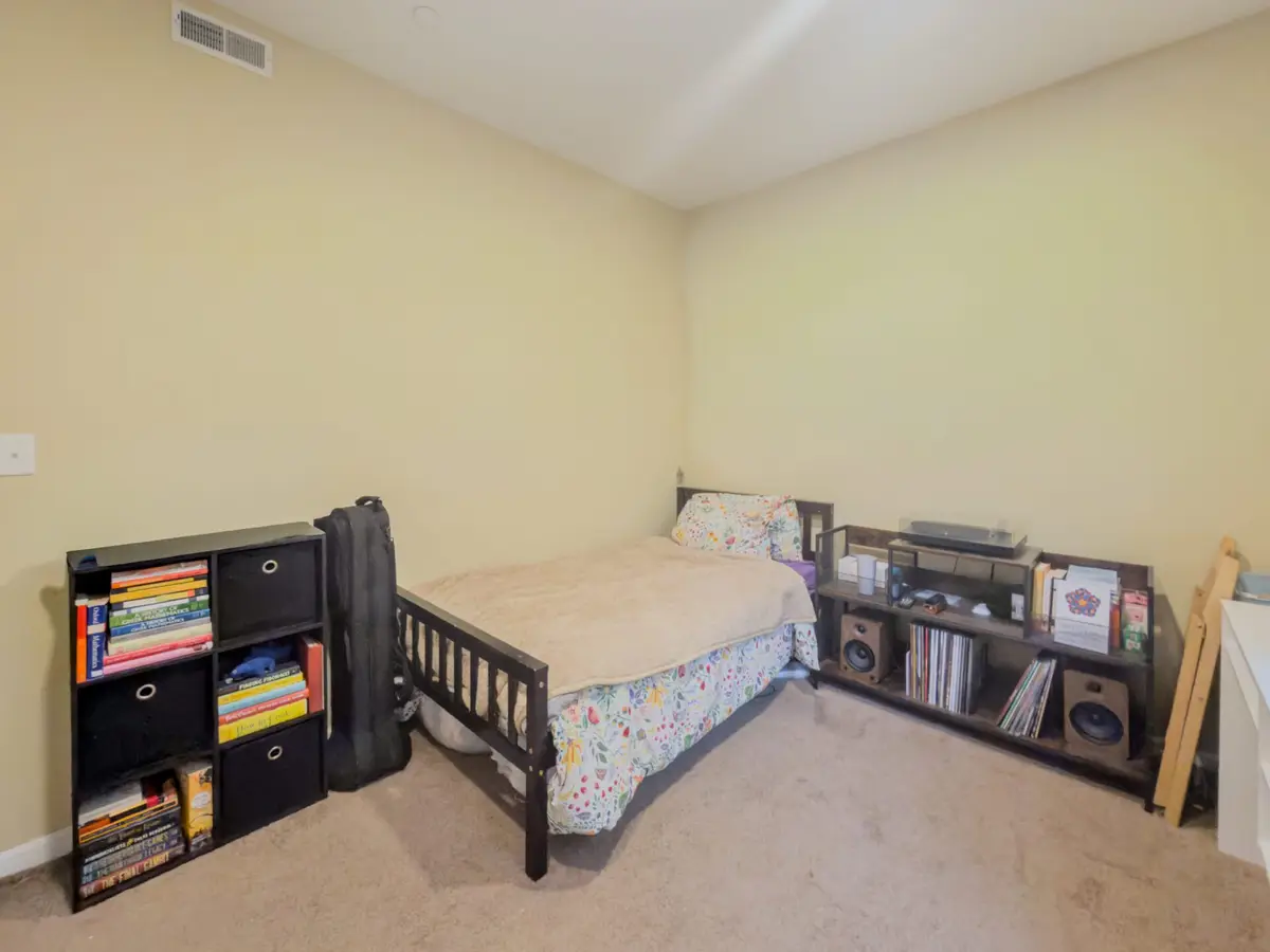 2043 N Carlisle St — Unit B — 3 bedroom student apartment at 2043 N Carlisle St near Temple