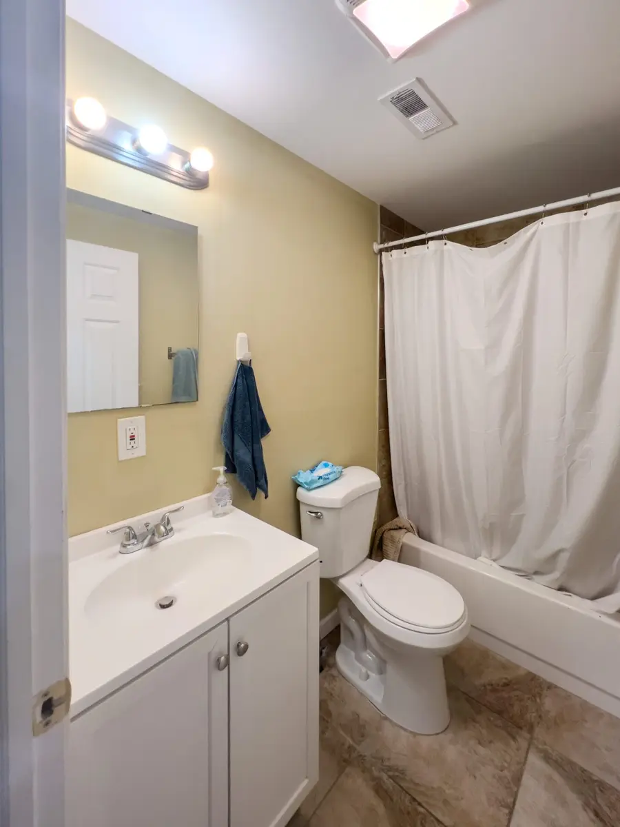 2015 N 17th St — Unit D — 4 bedroom student apartment at 2015 N 17th St near Temple